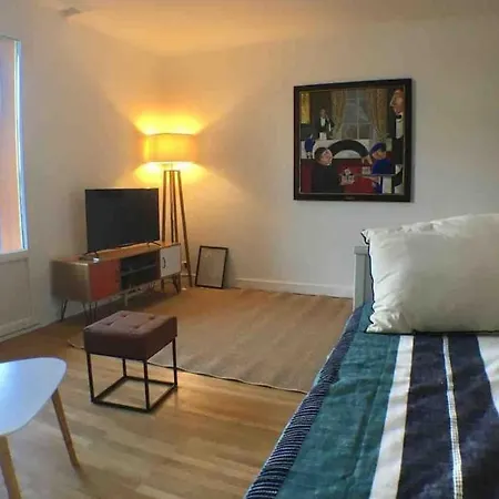 아파트 Center 2 Steps From The Cozy And Renovated!